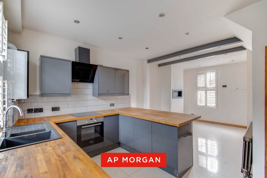 Property photo 2 of 9 Picture No. 13