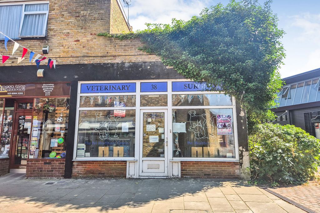 Property photo 1 of 5 38 Pylewell Road, Hythe, Southampton, So45 6Aq