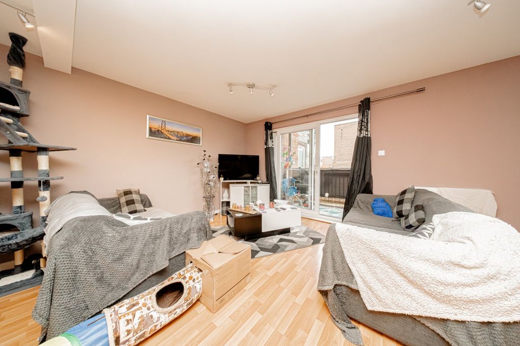 Property photo 2 of 13 Picture 2