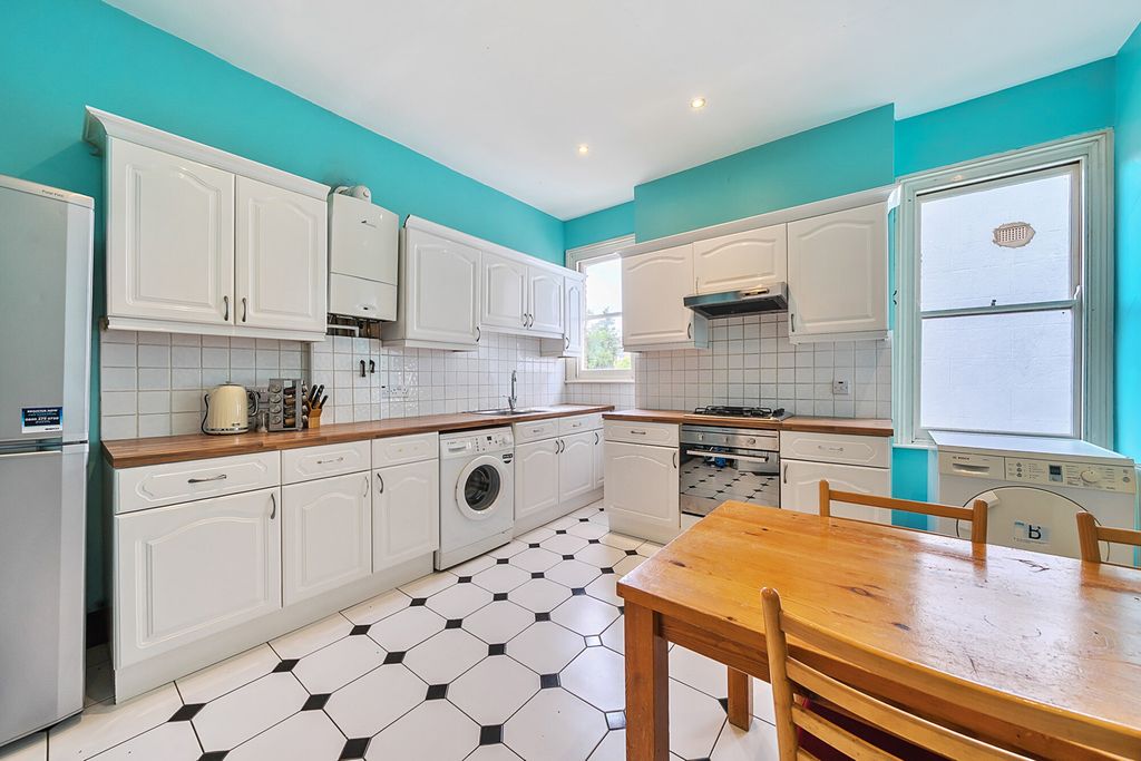 Property photo 3 of 17 Kitchen