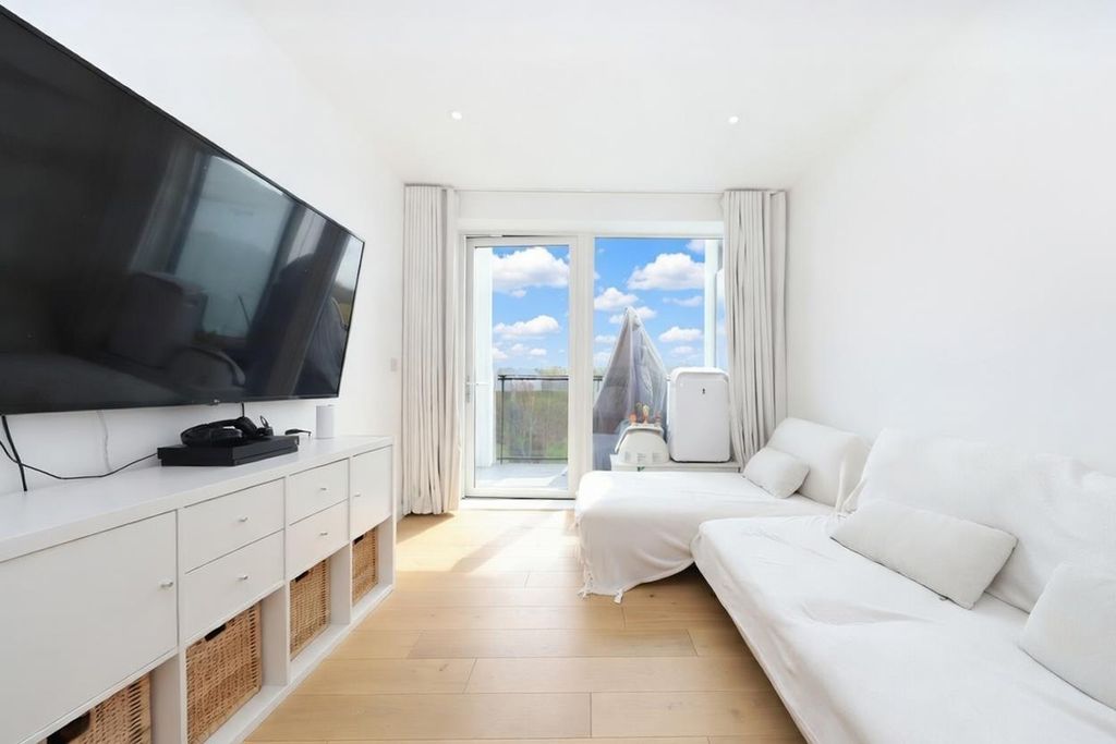 Property photo 3 of 15 Living Room