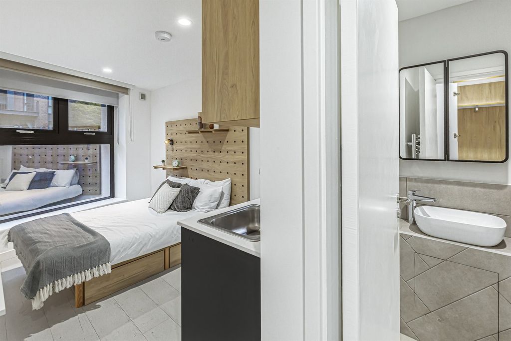 Property photo 3 of 11 (Main)