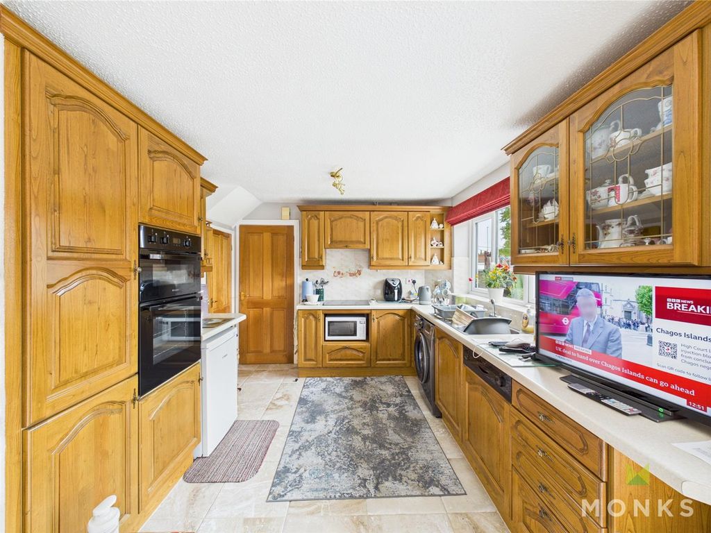 Property photo 2 of 27 Cam01420G0-Pr0645-Still014.Jpg