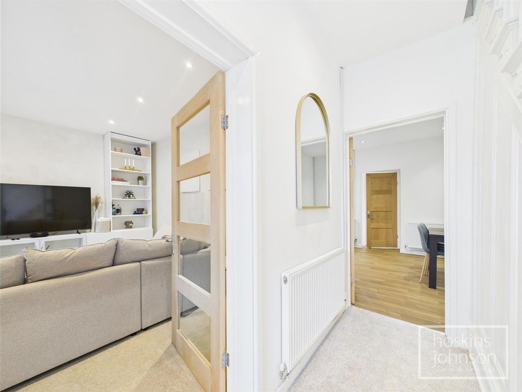 Property photo 3 of 24 Entrance Hall