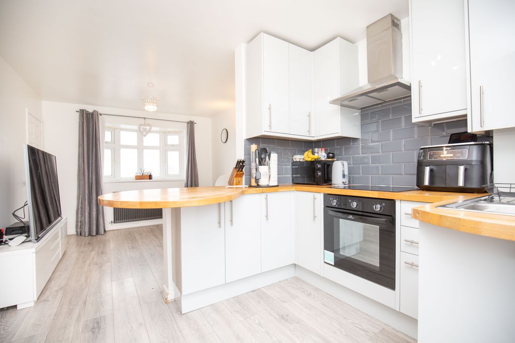 Property photo 3 of 14 Mw26-106