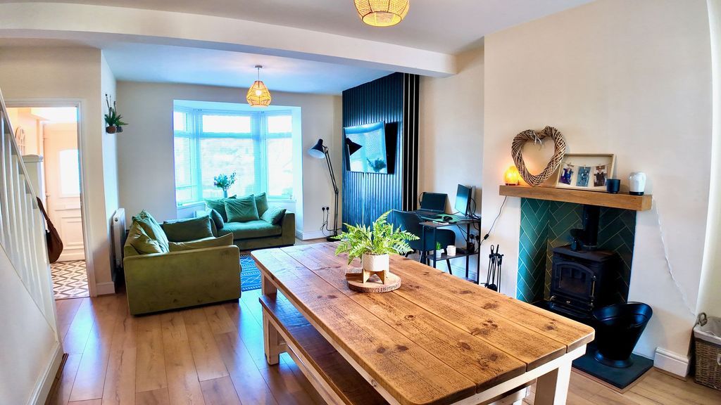 Property photo 2 of 25