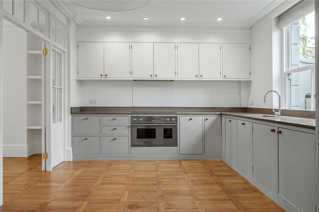 Property photo 2 of 20 Kitchen