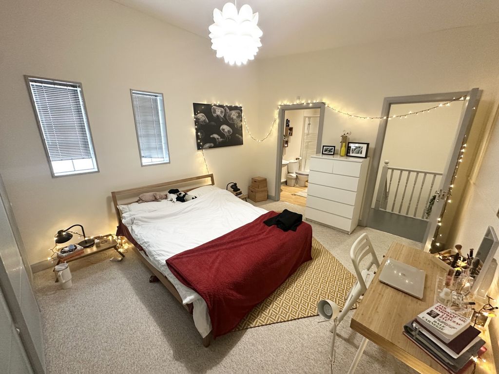 Property photo 2 of 16 Photo 12