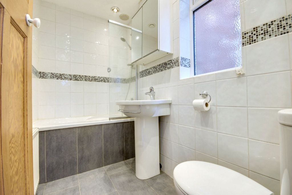 Property photo 3 of 14 Bathroom