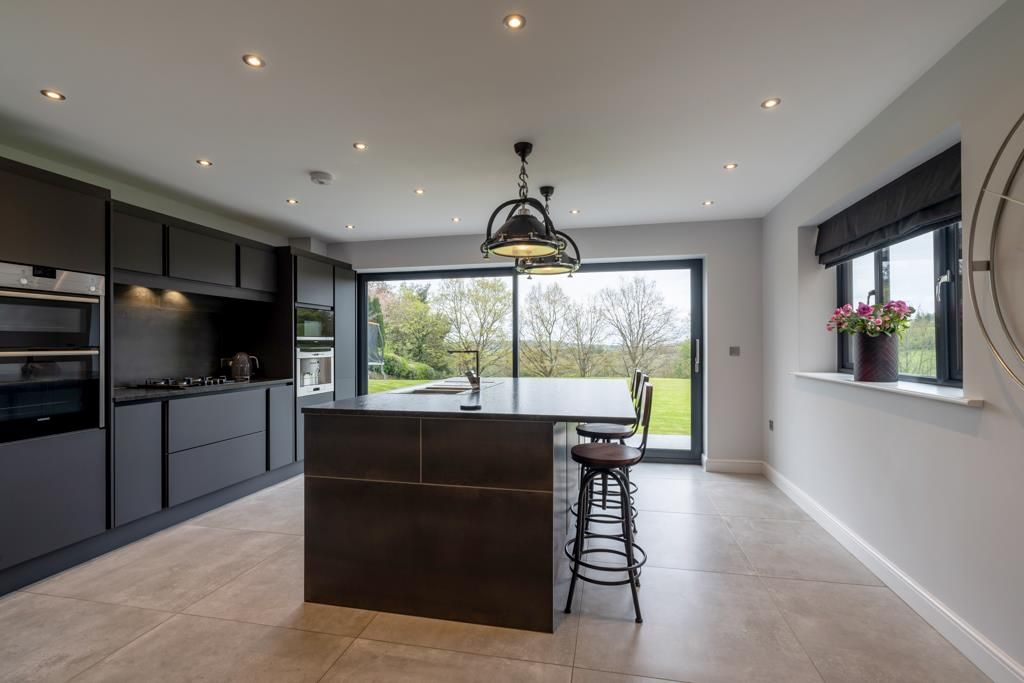 Property photo 2 of 35 Breakfast Kitchen