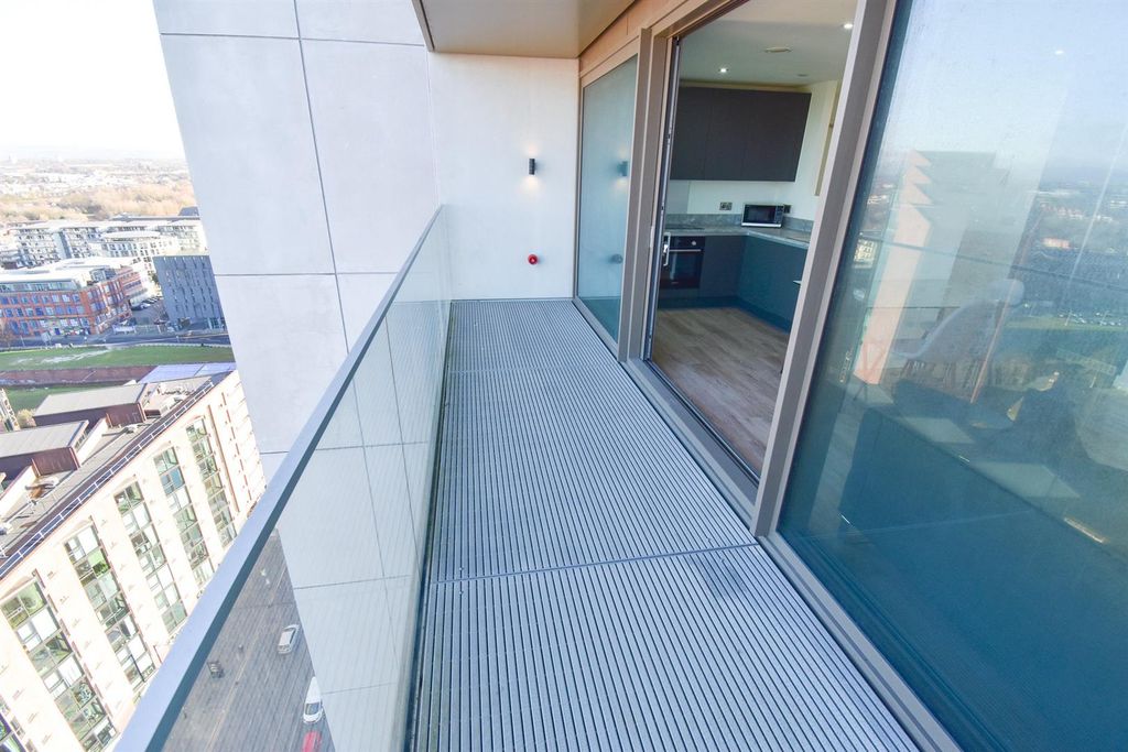 Property photo 2 of 19