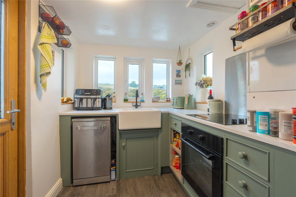 Property photo 3 of 21 Kitchen