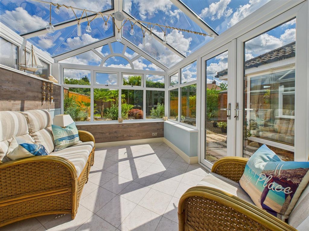 Property photo 2 of 18 Conservatory