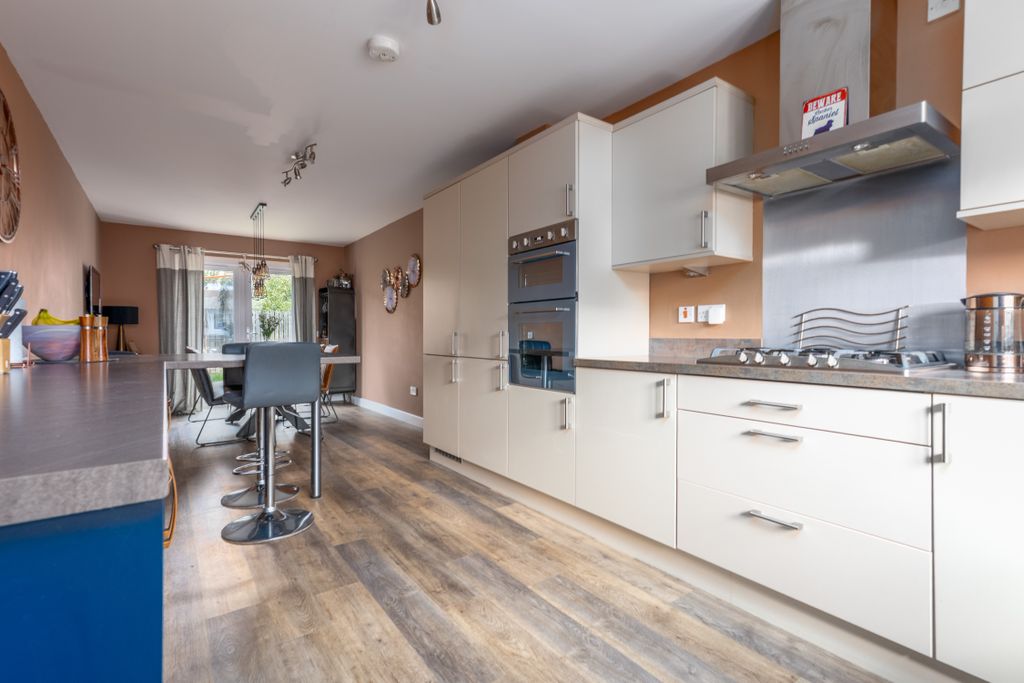 Property photo 3 of 24