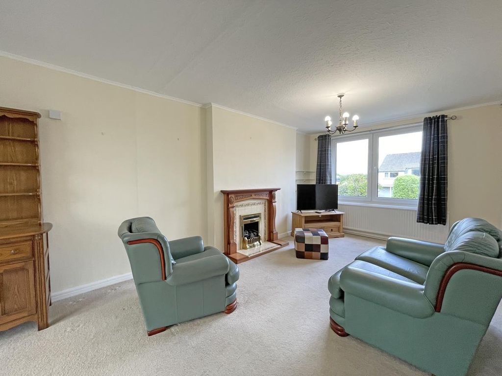 Property photo 3 of 27 Treloweth Close 5 - Lounge Area.Jpg