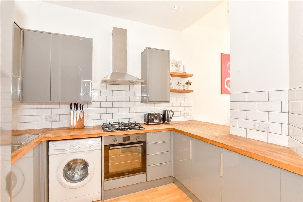 Property photo 3 of 10 Kitchen