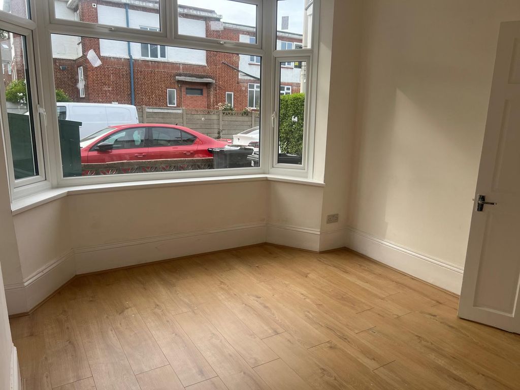 Property photo 2 of 11 Gallery