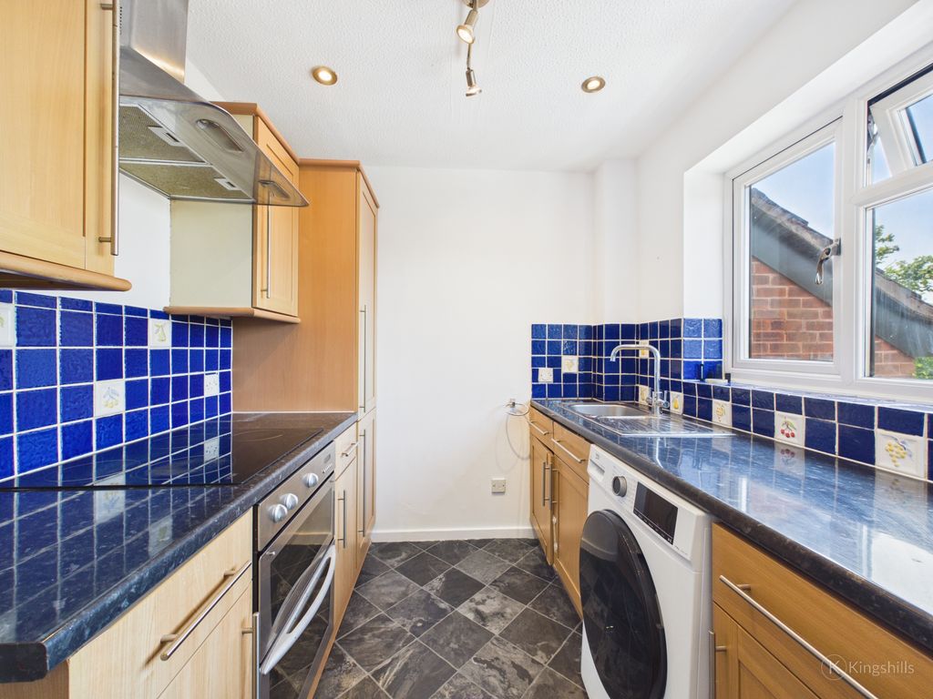 Property photo 3 of 6 Kitchen