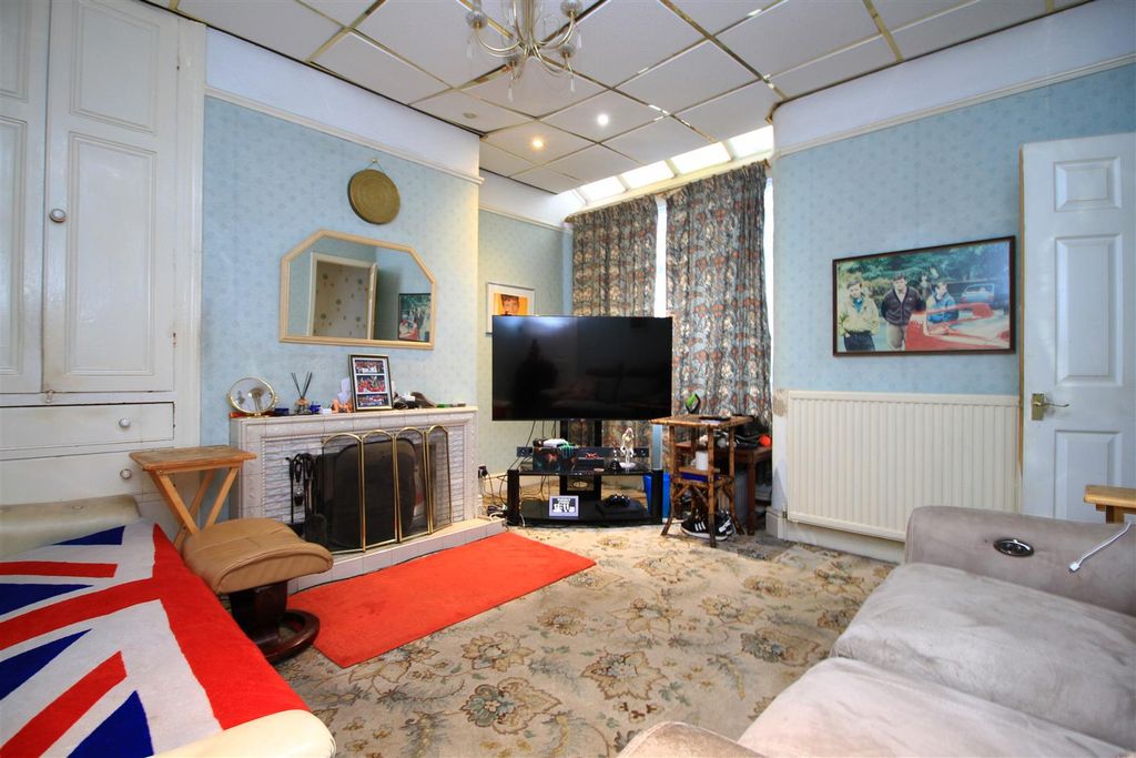 Property photo 2 of 12 Lounge.Jpg