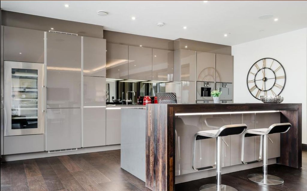 Property photo 3 of 15 Kitchen