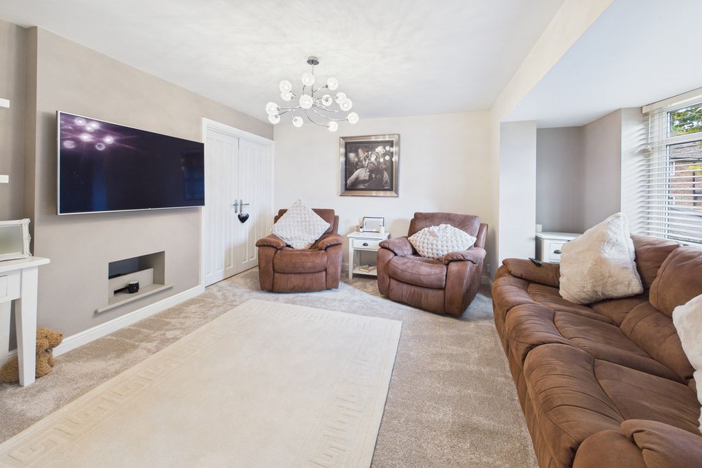 Property photo 2 of 28