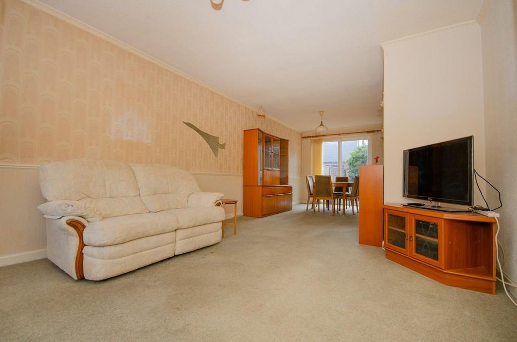 Property photo 2 of 20 Lounge.Jpg