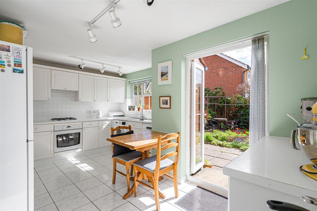 Property photo 2 of 25 Kitchen/Breakfast Room
