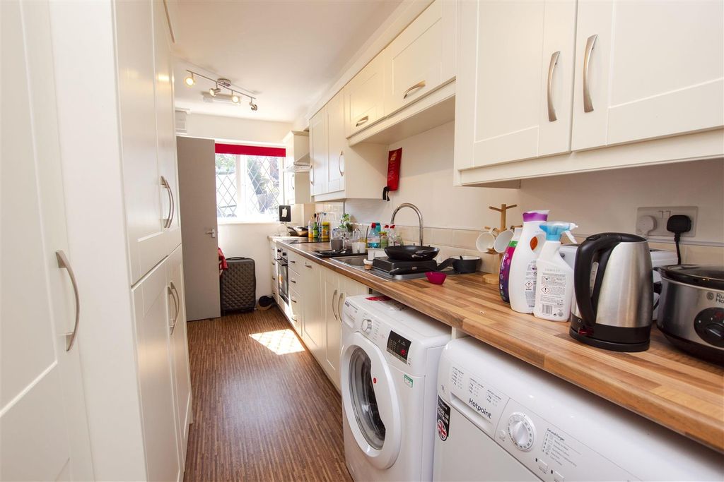 Property photo 2 of 11 Approach