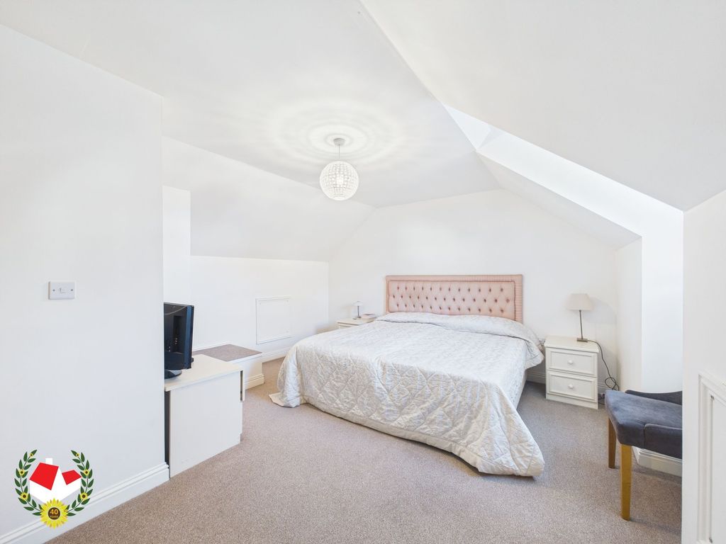 Property photo 3 of 12 Photo 15