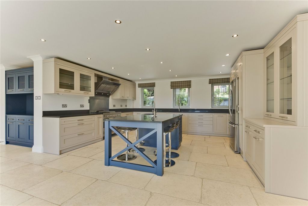 Property photo 2 of 14 Kitchen
