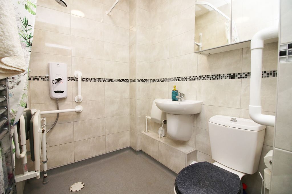 Additional image 8 of 2 bed flat for saleLyndale Court, Bold Street, Fleetwood FY7