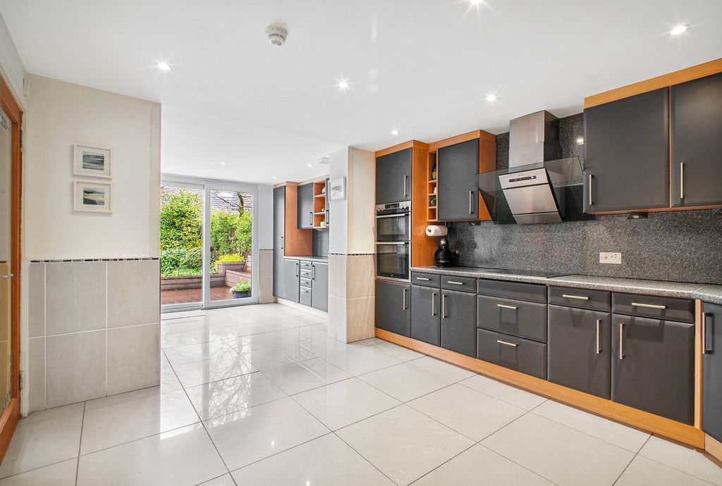 Property photo 3 of 22