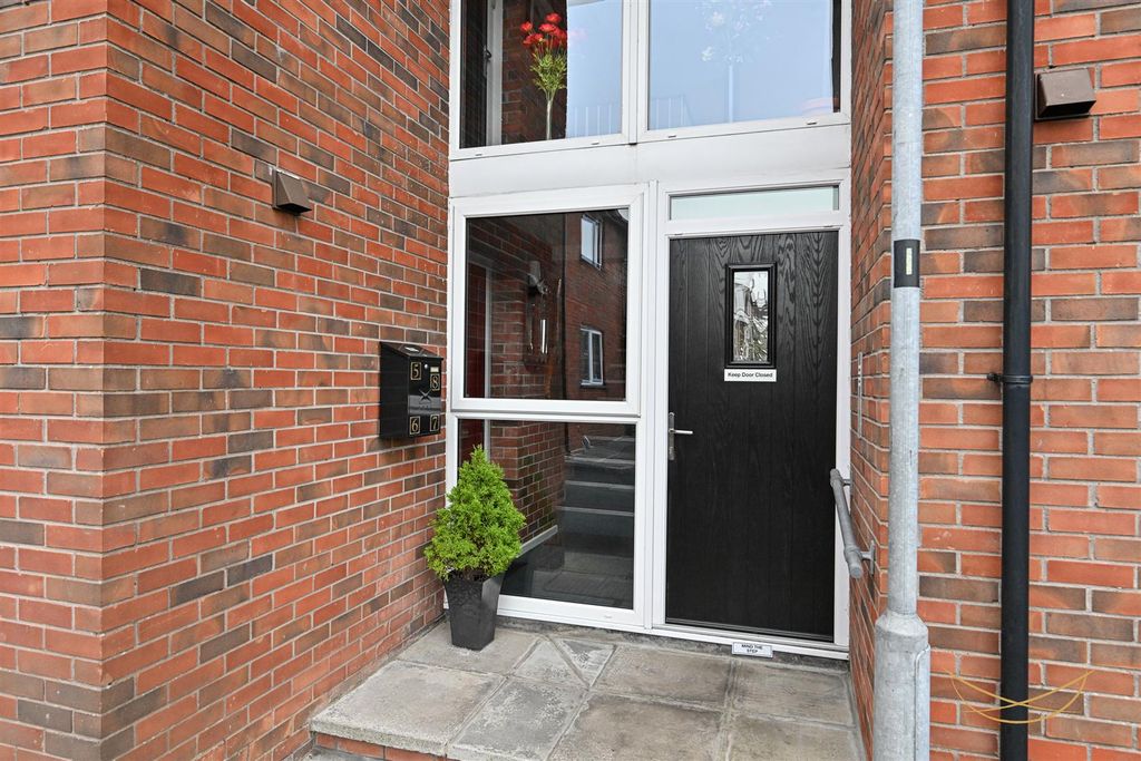 Property photo 3 of 33 Dhp-25.Jpg