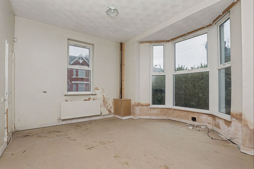 Property photo 3 of 12 9 Edge Grove, Fairfield, Liverpool L7 0Hn