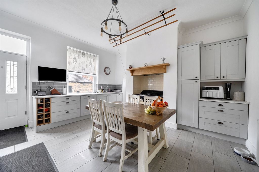 Property photo 2 of 23 Picture No. 15