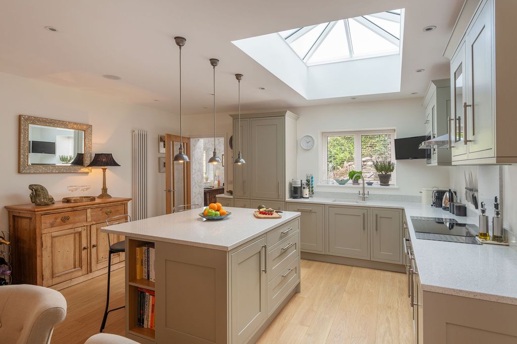 Property photo 1 of 16 Kitchen, Hillside Terrace, Kingswear