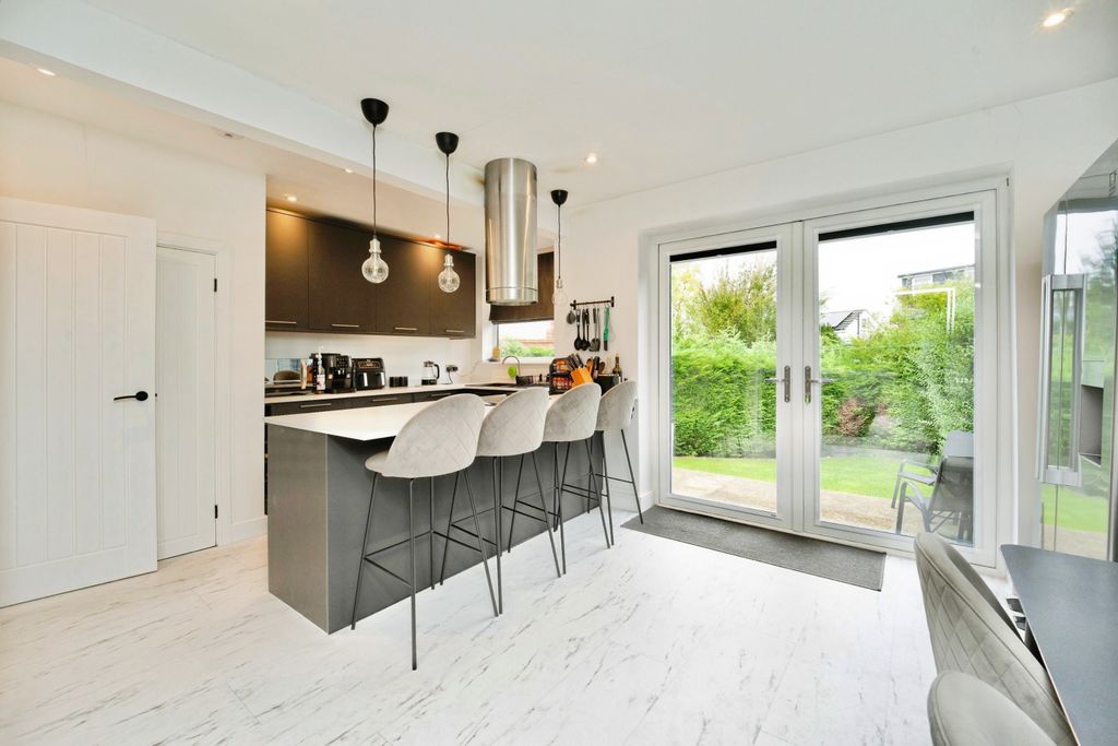 Property photo 3 of 18 Kitchen/Dining Room