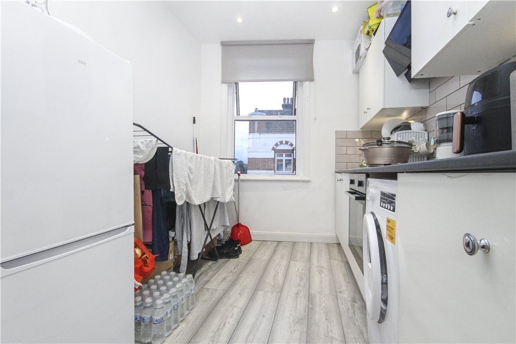 Property photo 3 of 10 Kitchen