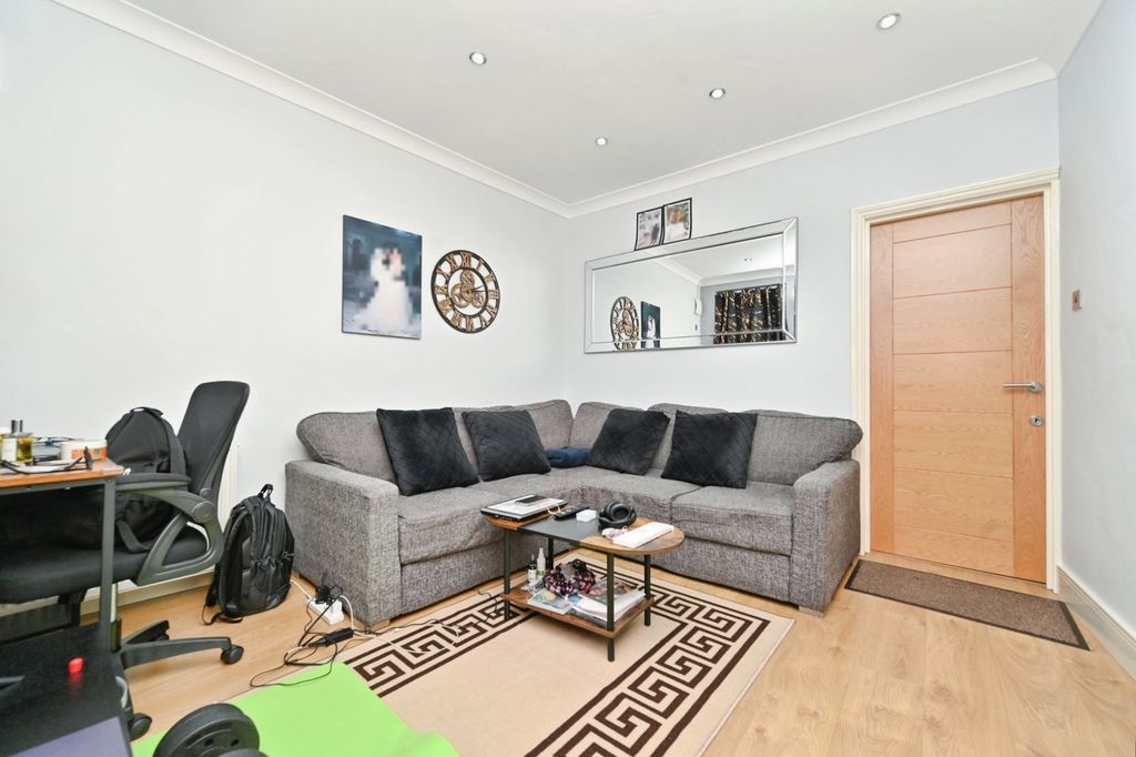 Property photo 3 of 9 Photo