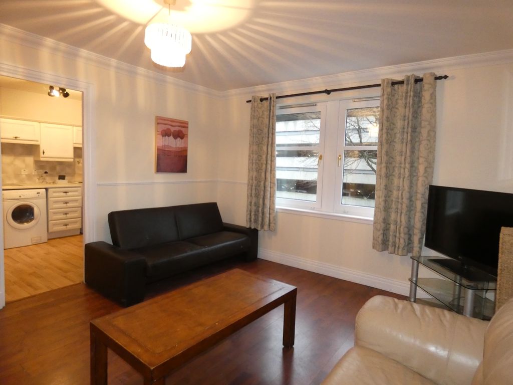 Property photo 3 of 11 Lounge