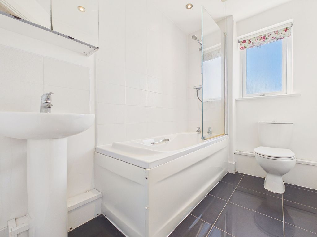 Property photo 3 of 12 Bathroom