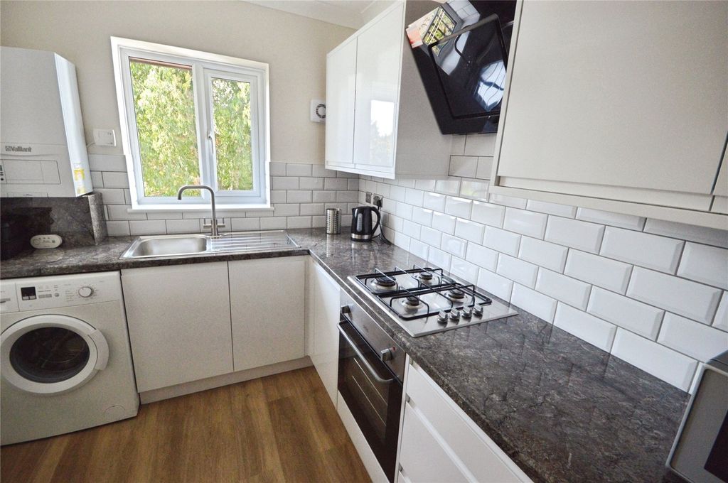 Property photo 2 of 11 Kitchen