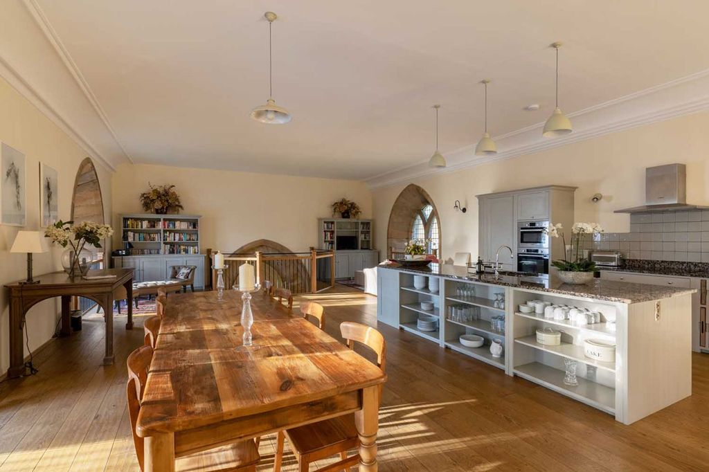 Property photo 3 of 24