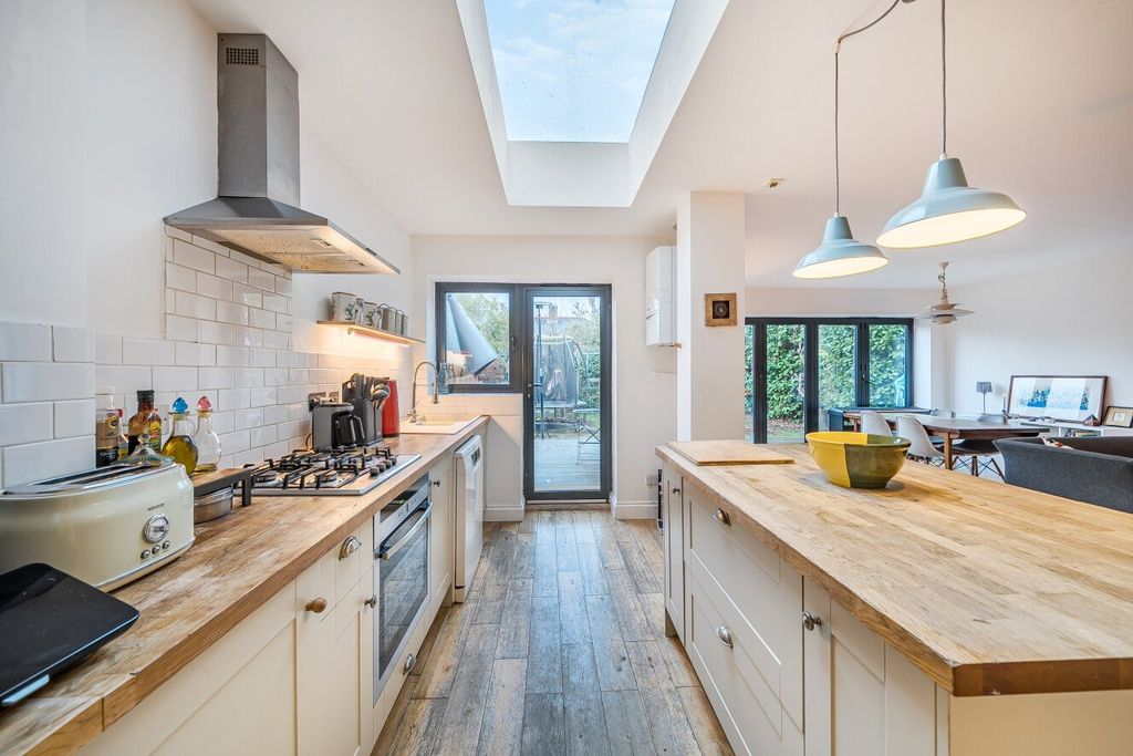 Property photo 2 of 20 Picture No. 14