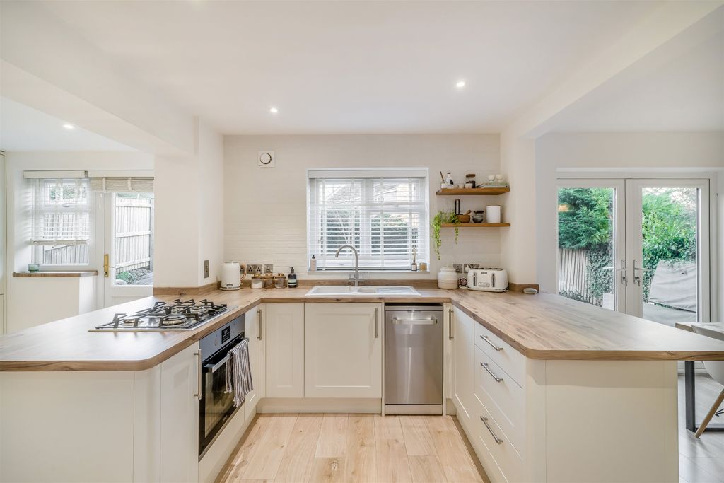 Property photo 2 of 25