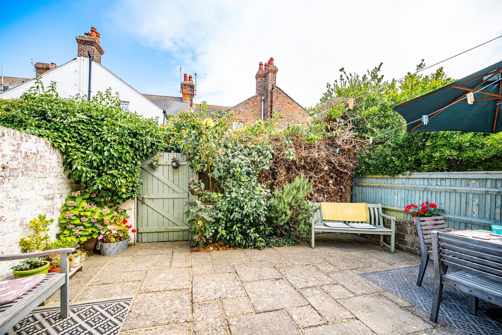 Property photo 2 of 30