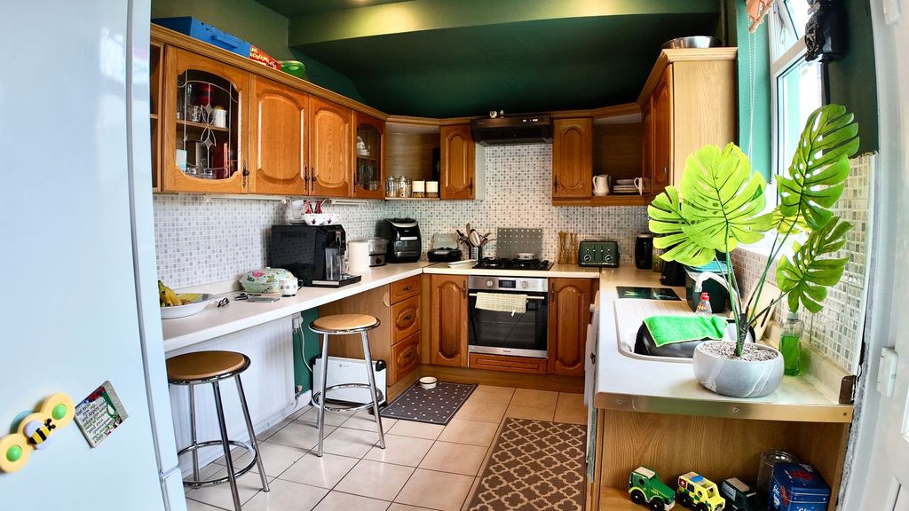 Property photo 3 of 25