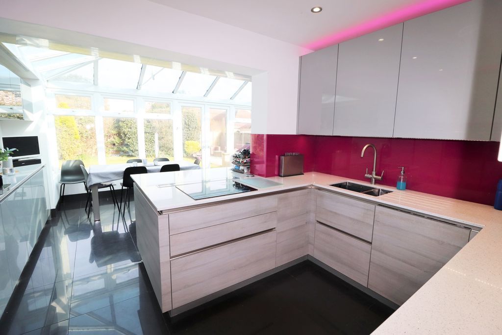 Property photo 3 of 33 Photo 24