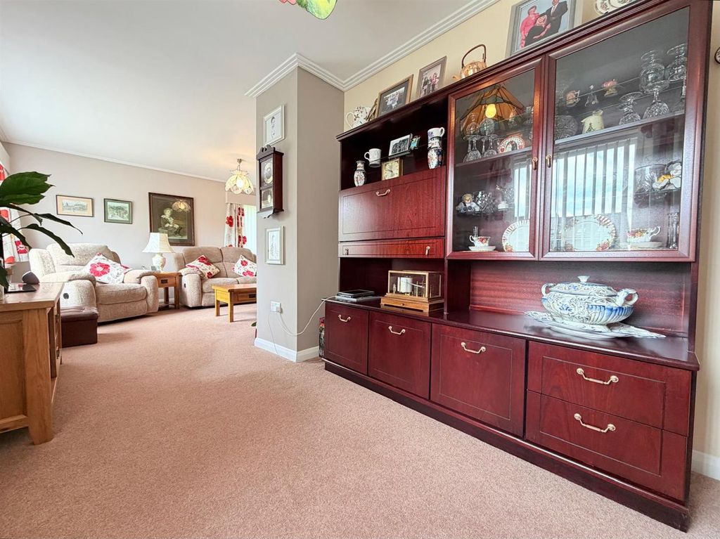 Property photo 3 of 32