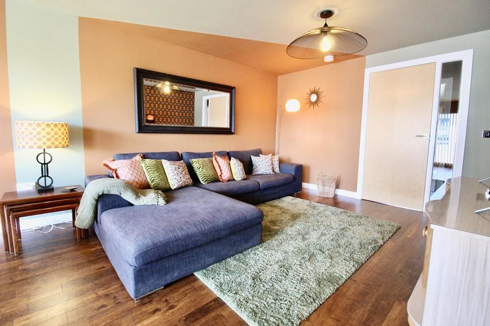 Property photo 1 of 13 Lounge 2